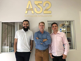 Sócios fundadores da A52 na nova sede no ano de 2017